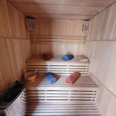 La Colline Gersoise-piscine-sauna * La Sauvetat